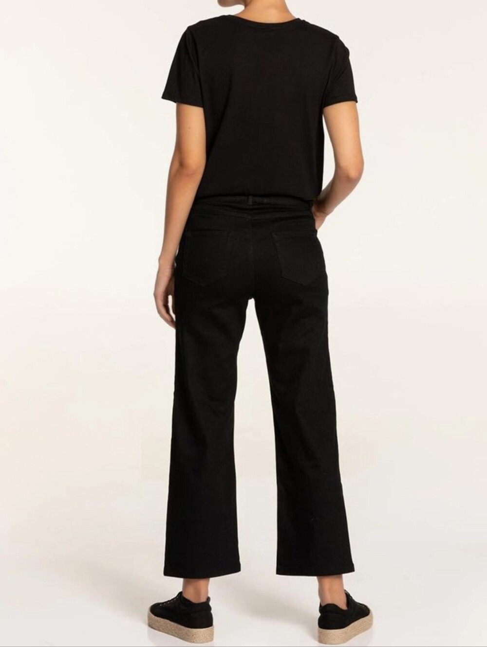 M &L Wide Leg Cropped Jeans